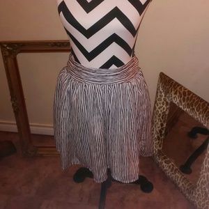 Adorable black and white flowy skirt